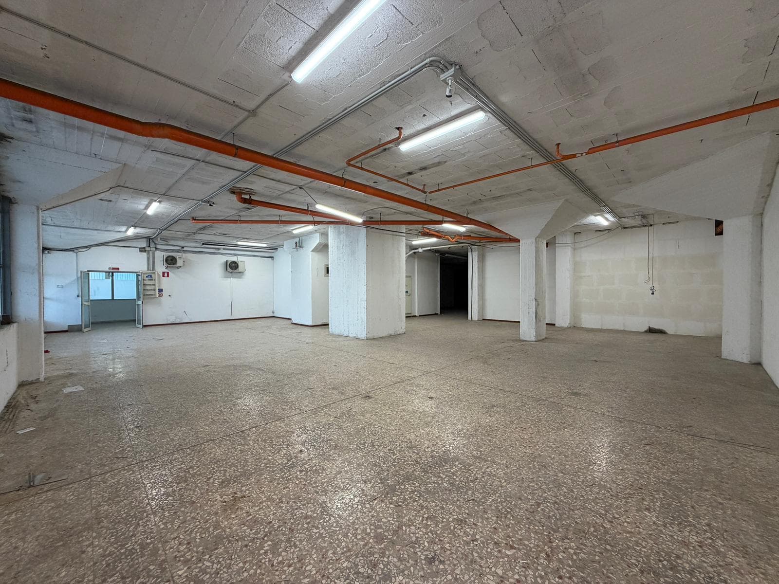 Magazzino 850mq in via Ammiraglio Rizzo